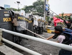 Jakarta Ricuh! 9 Tuntutan Demo 25 Agustus: Desak Bubarkan DPR hingga Setop Proyek Sejarah Fadli Zon