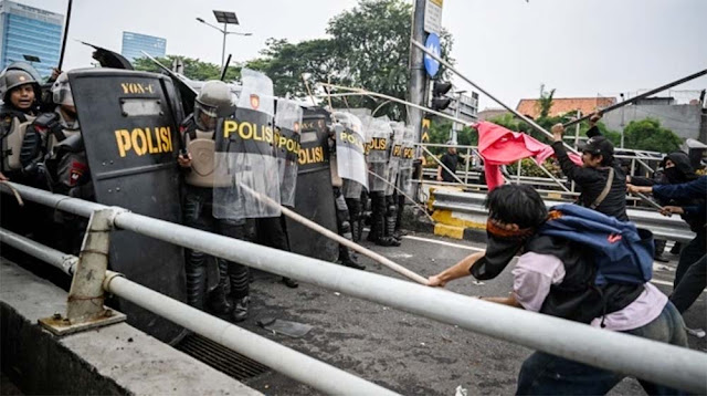Jakarta Ricuh! 9 Tuntutan Demo 25 Agustus: Desak Bubarkan DPR hingga Setop Proyek Sejarah Fadli Zon