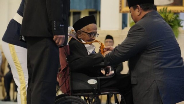 Profil Nyak Sandang, Penyumbang Pesawat Pertama RI Yang Buat Presiden Prabowo Berlutut Hormat