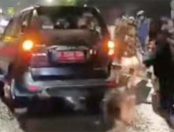 Mobil Dinas Lurah Manggarai Hancur oleh Pendemo