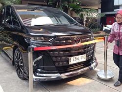 KPK Amankan Alphard Kinclong dari Rumah Noel Ebenezer