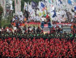 Buruh Demo di DPR Hari Ini: 4.531 Aparat Gabungan Dikerahkan dan Arus Lalin Bakal Dialihkan