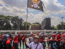 Lautan Buruh Kepung DPR: 5000 Massa Tuntut Perubahan, Ini Tuntutan Mereka!