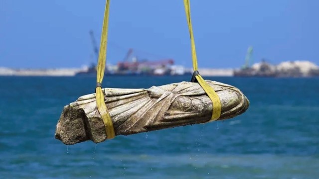 Berhala Yang Biasa Disembah Firaun Ditemukan di Dasar Laut