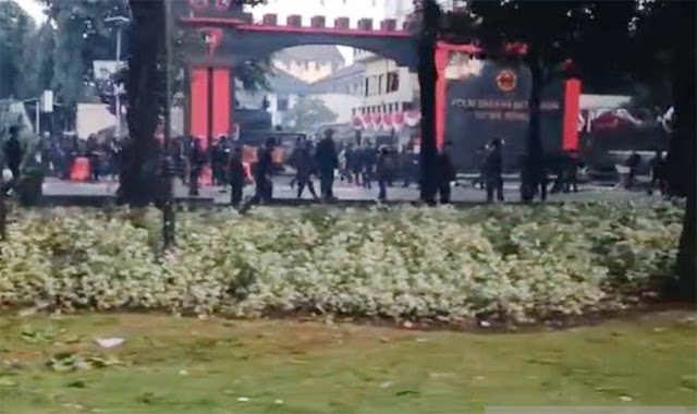 Aparat Masih Jaga Ketat Mako Brimob Kwitang Usai Dikepung Massa Ojol