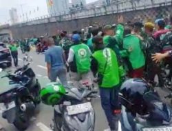Usai Hadiri Pemakaman Affan, Kapolda Metro Jaya Dikawal TNI dan Diteriaki Pembunuh Oleh Ojol