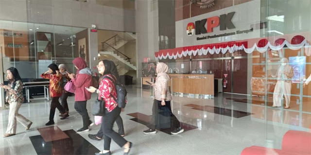 Ada Demo, Pegawai KPK Dipulangkan Lebih Cepat