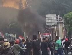Gedung Mabes Polri Dilempari Petasan