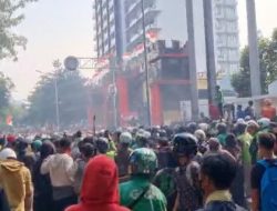 Massa Aksi Minta Brimob Dibubarkan