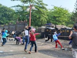 Demo Mahasiswa di DPRD Jambi Ricuh, 9 Polisi Dievakuasi ke RS Bhayangkara