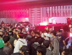 Ambulans Lalu Lalang Selamatkan Demonstran di Mako Brimob Kwitang