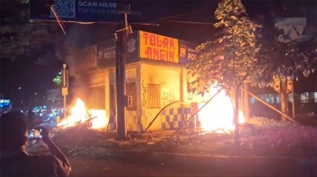 Makassar Membara! Kematian Ojol di Jakarta Picu Amuk Massa, Pos Polisi dan Kantor DPRD Dibakar