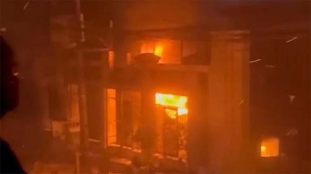 Massa Mengamuk, Kantor Kejati Sulselbar Dibakar