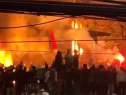 Motor dan Mobil di DPRD Makassar Dibakar Massa
