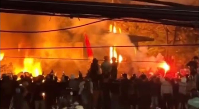 Motor dan Mobil di DPRD Makassar Dibakar Massa