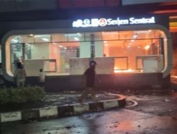 Daftar Halte TransJakarta yang Dibakar dan Dijarah Massa