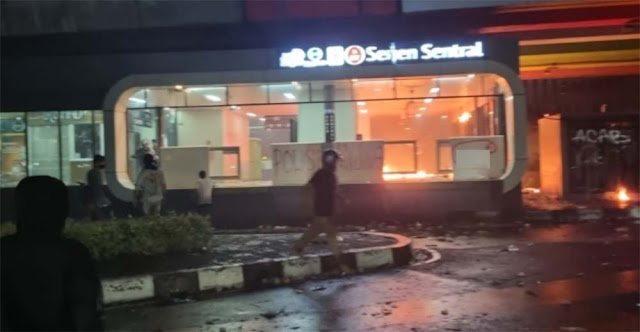Daftar Halte TransJakarta yang Dibakar dan Dijarah Massa