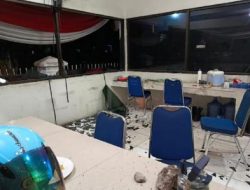 Rumah Dinas Wagub Jambi Diserang Massa, Pos Jaga Dilempari Batu dan Bom Molotov
