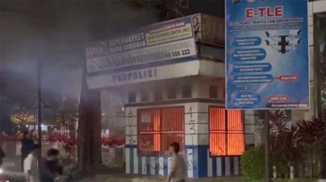 Jambi Memanas: Pos Polisi Dibakar Massa di Simpang BI