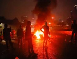 Jakarta Timur Mencekam: Kantor Polres Dibakar, 5 Polsek Diserang Serentak