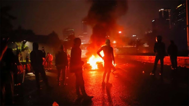 Jakarta Timur Mencekam: Kantor Polres Dibakar, 5 Polsek Diserang Serentak