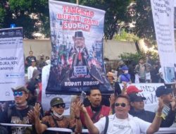 Warga Pati Ramai-ramai Datangi KPK, Teriak Tangkap Sudewo!