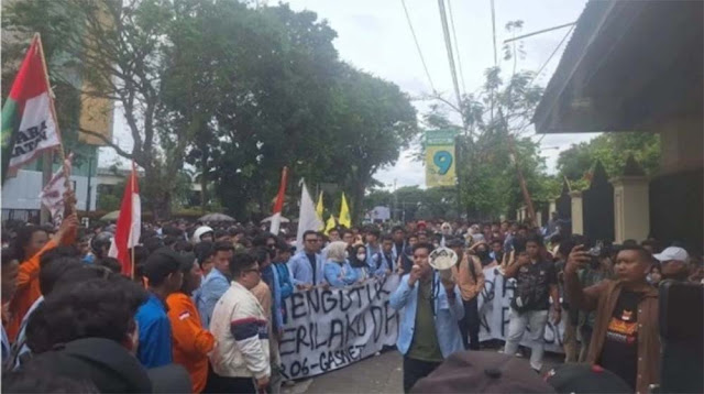 5 Hal Penting dari Demo Mahasiswa di Palembang: Ribuan Massa, Penyusup Bersenjata, hingga Tersangka
