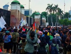 Demo di DPR, BEM Unpad Tagih Pemenuhan 17+8 Tuntutan Rakyat