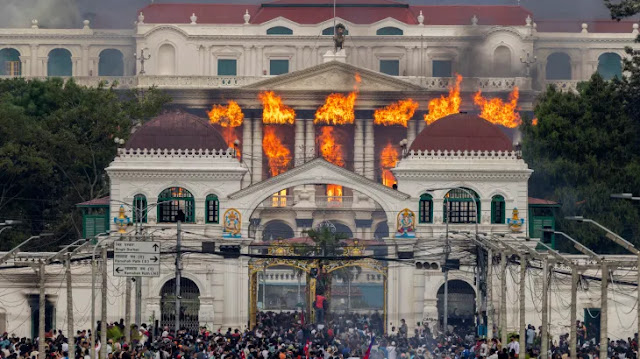 Demonstran Bakar Gedung Parlemen Nepal dan Rumah Perdana Menteri