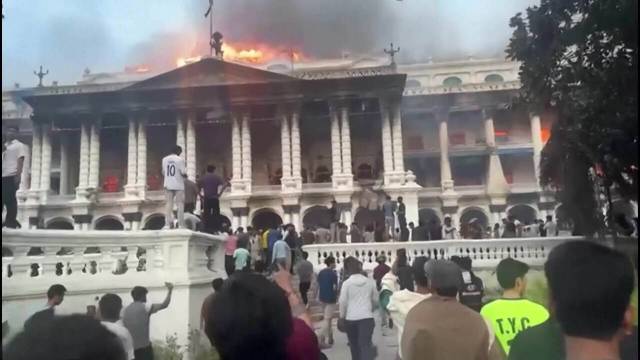 Bakar Rumah Pejabat hingga Gedung Pemerintah, Demontrasi Nepal Disebut Terinspirasi dari Indonesia