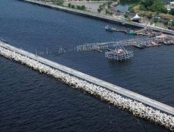 KKP Klaim Pagar Beton Laut Cilincing Miliki Izin Lengkap: Proyek Reklamasi!