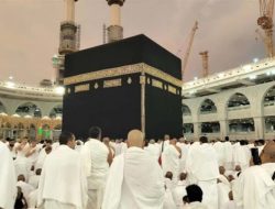 Ustaz Khalid Basalamah Pakai Kuota Haji Khusus Bermasalah, Ini Beda Biaya Haji Khusus Vs Furoda