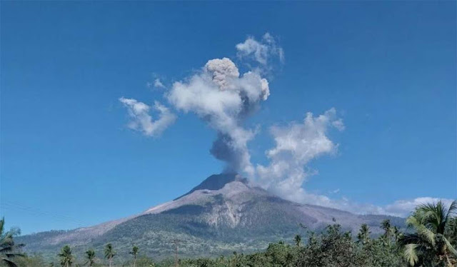 Breaking News! Gunung Lewotobi Laki-Laki Meletus Dahsyat