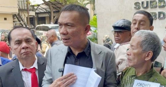 Gibran, Mundur Sajalah: Rismon Minta Mendikdasmen Cabut Surat Ijazah Wapres