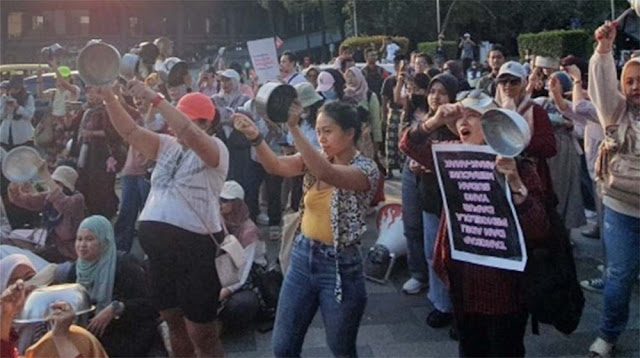 Panci Bicara! Emak-Emak Yogyakarta Lakukan Aksi Simbolik Protes Program MBG Dihentikan