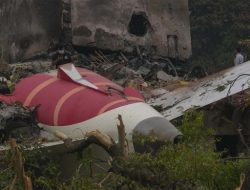 Pesawat Air India Jatuh Tewaskan 260 Orang, Pilot Disebut Sengaja Matikan Tombol Bahan Bakar