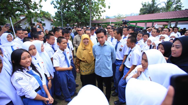Pesan Wapres Gibran Untuk Siswa Sekolah Rakyat di Palembang: Belajar Mandiri, Pakaian Dicuci Sendiri!