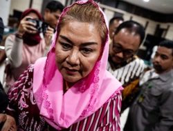 Momen Eks Walkot Semarang Mbak Ita dan Suami Tinggalkan Bui, Dikawal Ketat di Pernikahan Anak