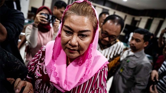 Momen Eks Walkot Semarang Mbak Ita dan Suami Tinggalkan Bui, Dikawal Ketat di Pernikahan Anak