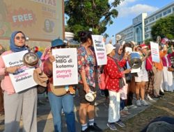 Dentuman Panci di Bundaran UGM, Ibu-Ibu Tuntut Setop Program MBG: Investigasi & Evaluasi Menyeluruh!