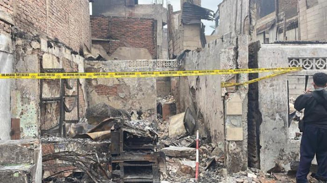 Kebakaran Hanguskan 400 Rumah di Gang Langgar Tamansari Jakarta Barat