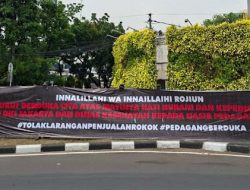 Tolak Raperda KTR Pedagang Sampaikan Innalillahi di Tugu Tani