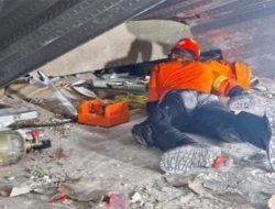 Korban Musala Ponpes Al Khoziny Ambruk Jadi 11 Orang, 54 Lainnya Masih Dicari