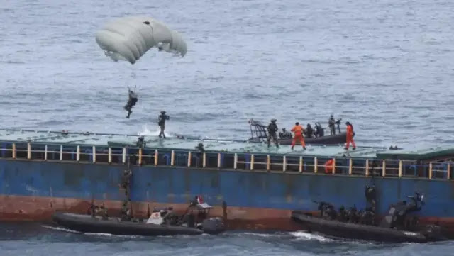 Prajurit Marinir Gugur Usai Gagal Mendarat saat Terjun Payung di Teluk Jakarta