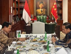 Jokowi Ngadep Prabowo agar Tidak Ditinggal Relawan