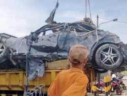 Mobil Mercy Diduga Milik Pengasuh Ponpes Al Khoziny yang Kena Runtuhan Jadi Sorotan, Ternyata Segini Harganya!
