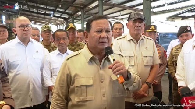Viral Momen Bahlil Colek Paha Rosan Saat Prabowo Ungkap Negara Rugi Rp 300 T, Netizen: Ketahuan Deh!