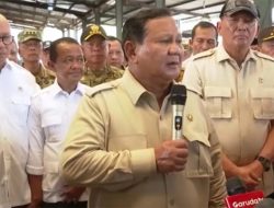 Saat Prabowo Ungkap Kerugian Rp 300 Triliun, Bahlil Terciduk Colek Mesra Menteri Rosan: Ada Apa?