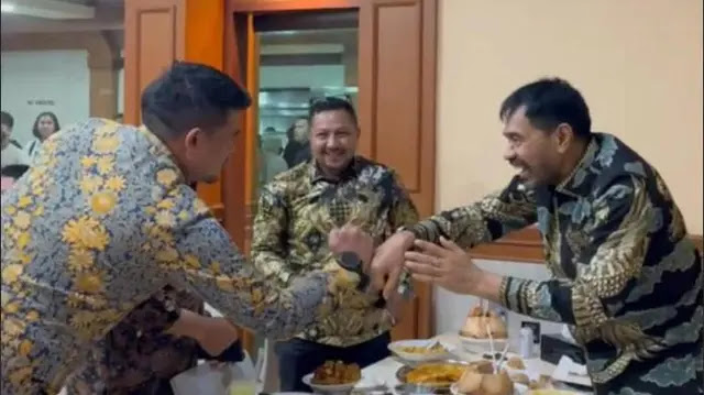 Salaman tanpa Ngobrol, Pertemuan Singkat Bobby-Mualem Usai Gaduh Pelat Kendaraan