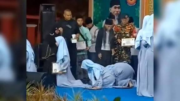 Pesantren Ajarkan Kesantunan, Kunci Lahirkan Sikap Hormat Anak pada Orang Tua